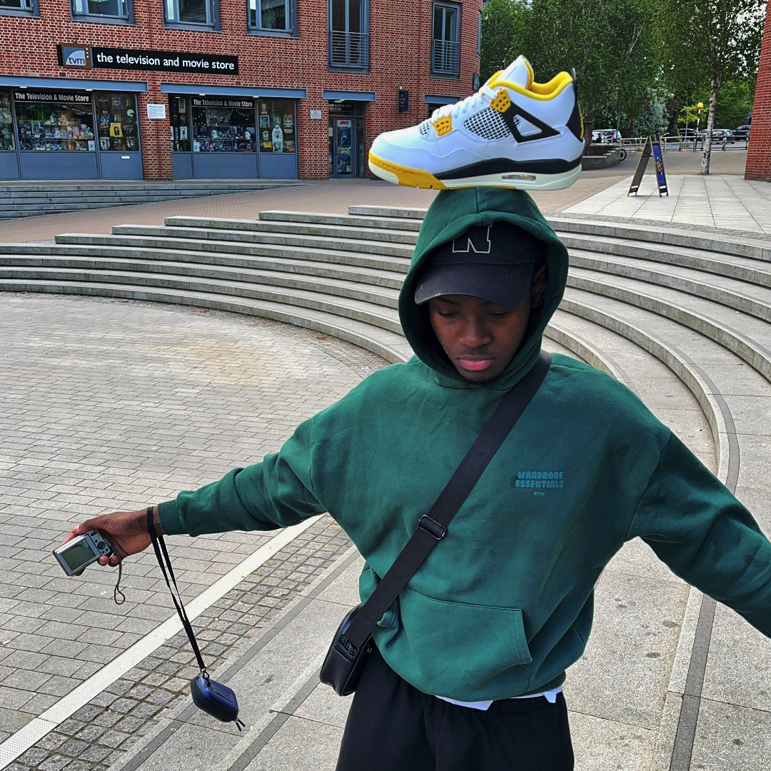 WMNS NIKE AIR JORDAN 4 RETRO VIVID SULFUR